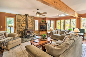 Pet-Friendly Poconos Retreat with Outdoor Theater!